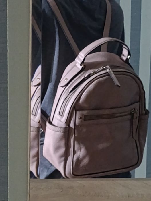 Розовая сумка с золотым замком