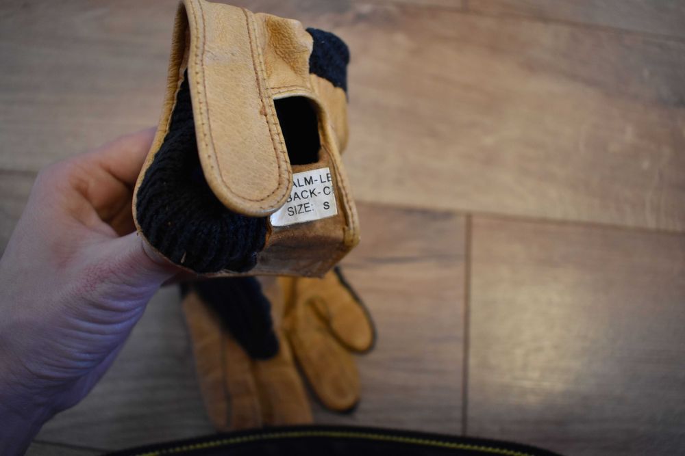 Manusi din piele naturala