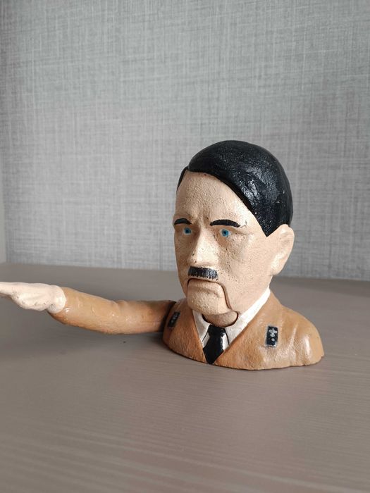 Чугунена лешникотрошачка - А. Хитлер