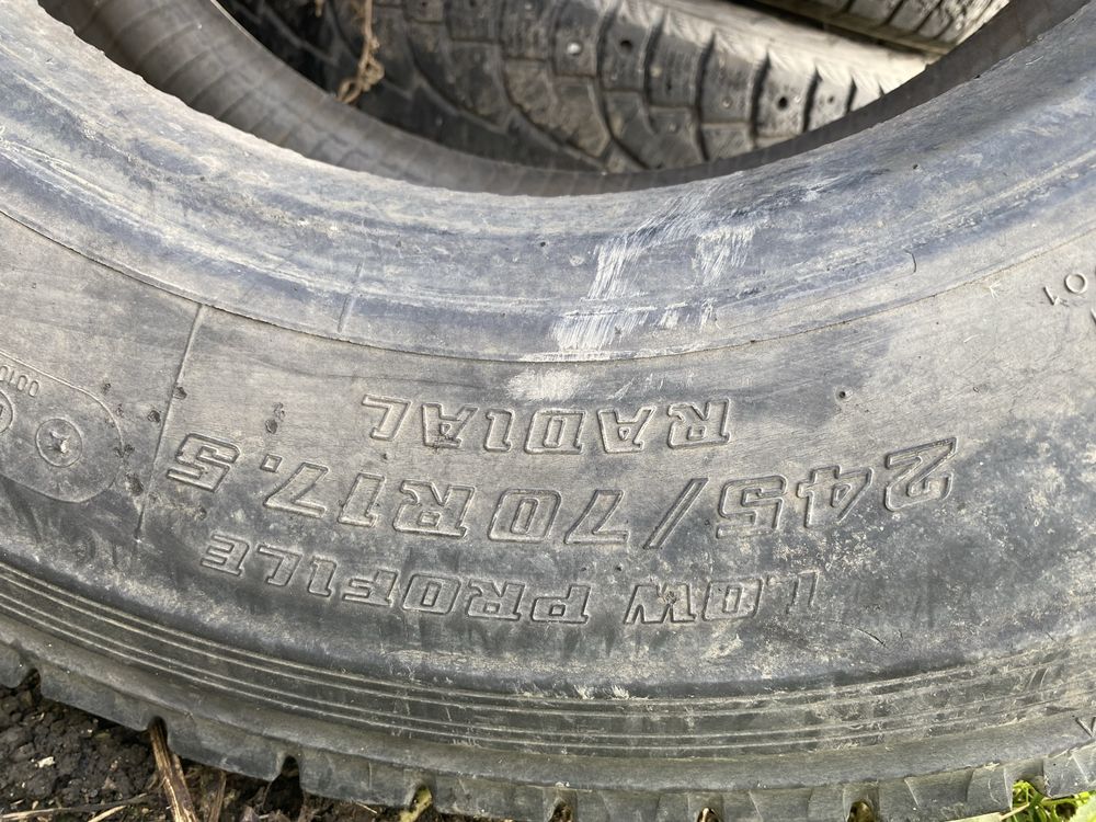 На 17,5  245/70  Бриастоне  1 шт в нал