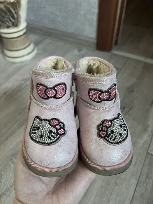 Продам детские угги