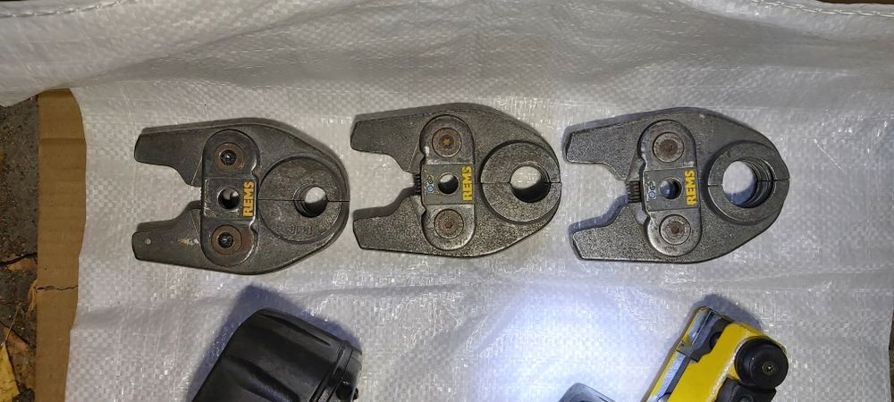 Rems presa sertizat bacuri th