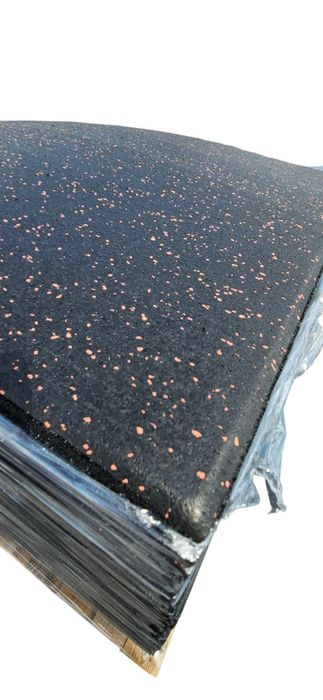 Гумена/Каучукова фитнес настилка 100x100x2 см-черна с червени пръски