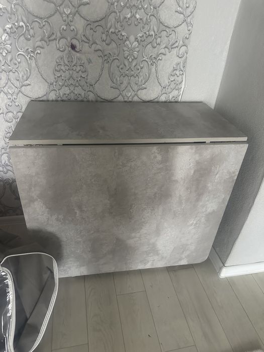 Продам стол  срочно