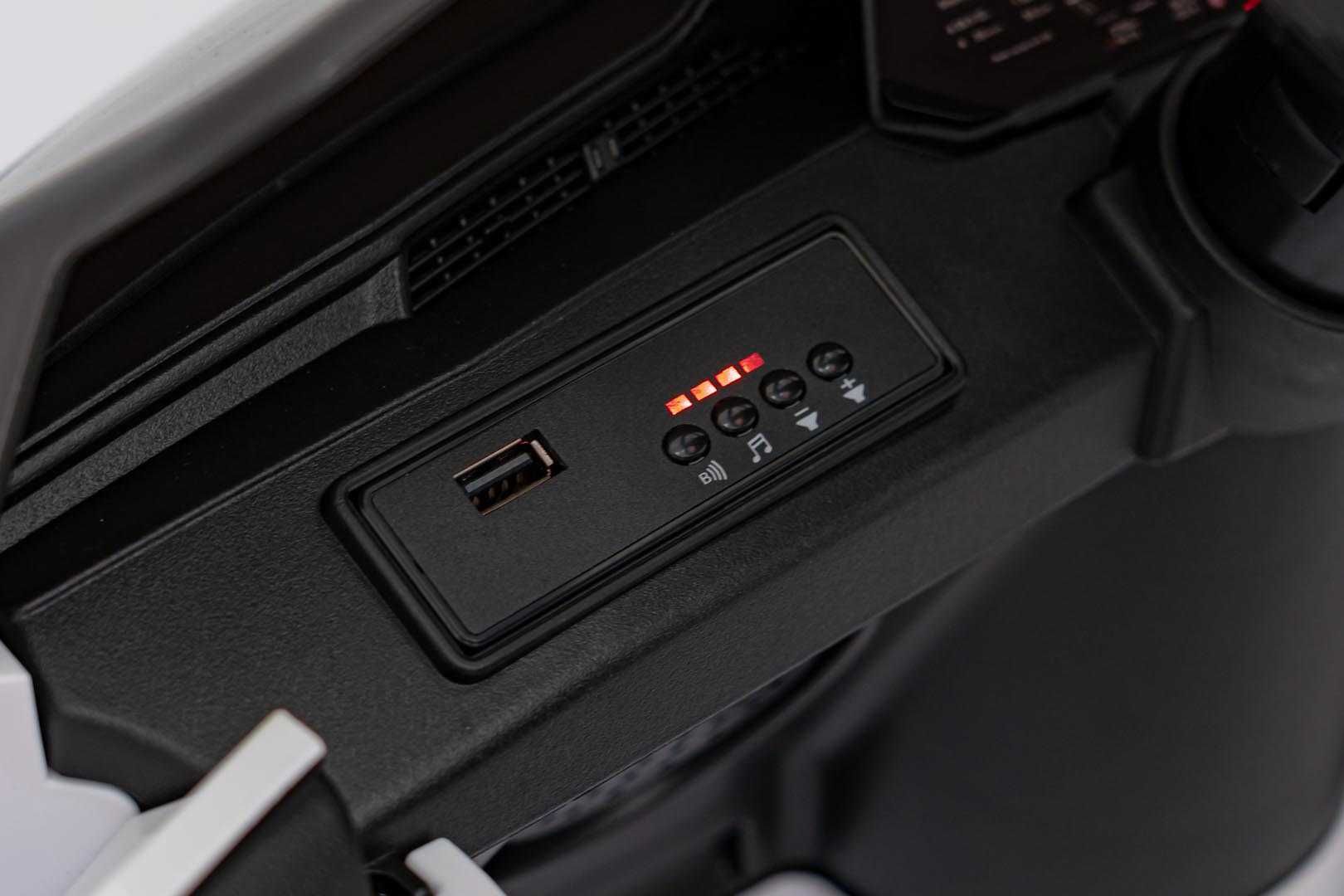 Masinuta electrica pentru copii  Audi SQ8 12V Autokids  (2168) Alb