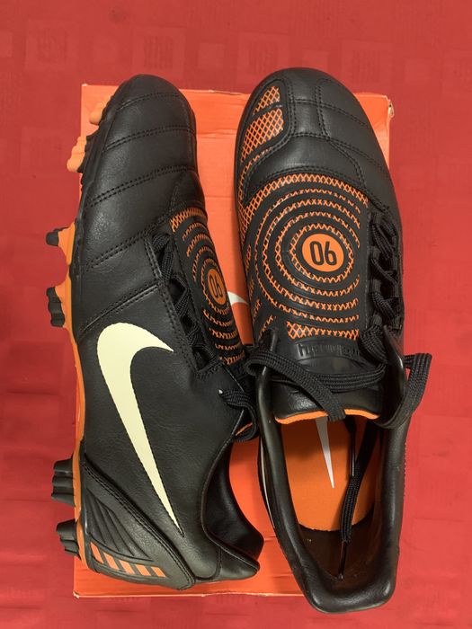 Чисто нови футболни обувки Nike