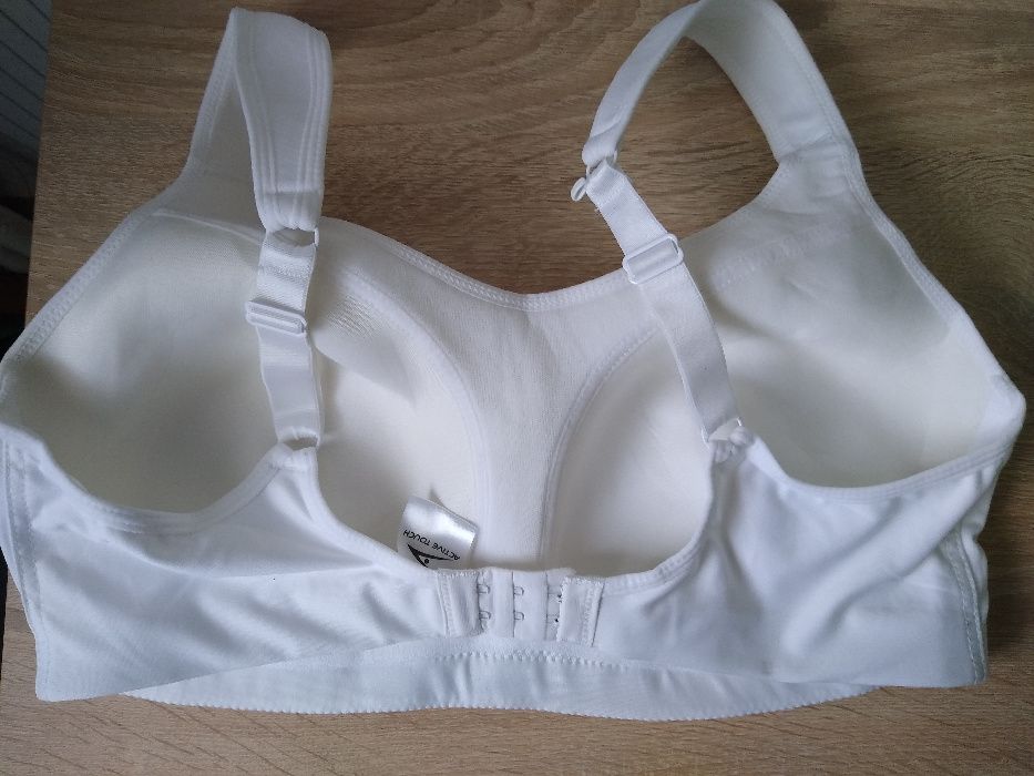 Crone/Nike спортни сутиени и бюстие