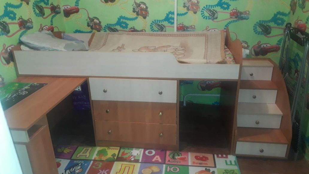 Детская кровать+шкаф+стол