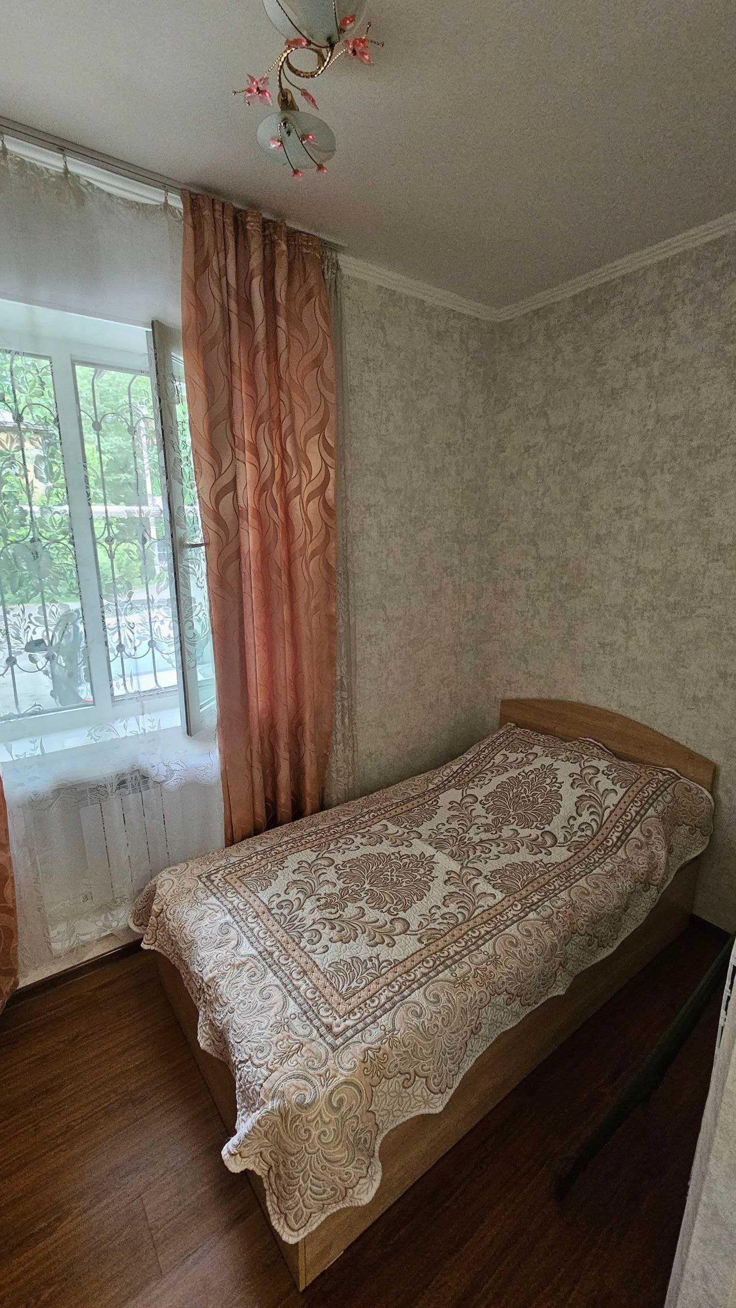 Продам 3х на Новомосковской 1 этаж