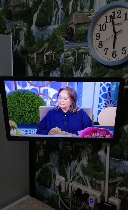 Телевизор LG 24 дюйма  Smart TV