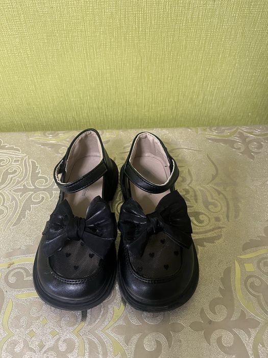 Продам десткую обувь на девочку