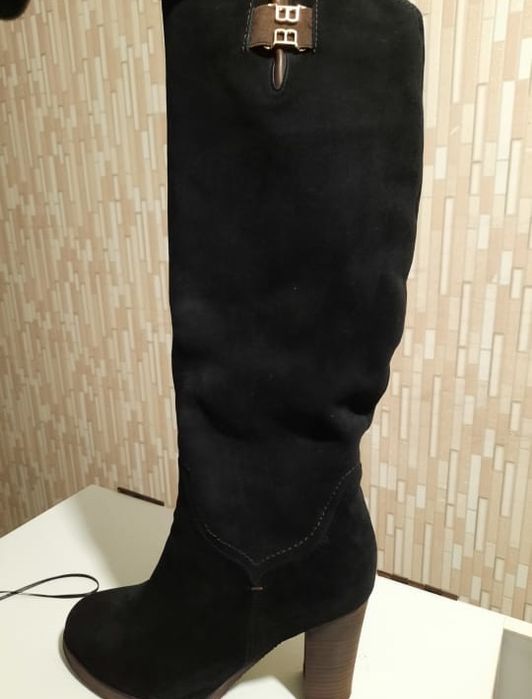 продаю зимние замшевые сапоги