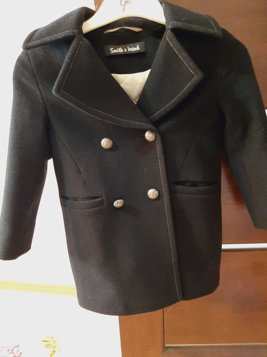 Продам детское пальто на девочку от4 до 6 лет состав шерсть