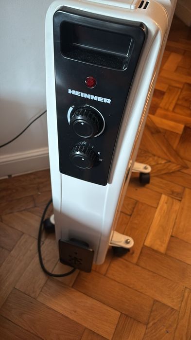 Calorifer electric cu ulei HEINNER – 9 elementi, 2000W