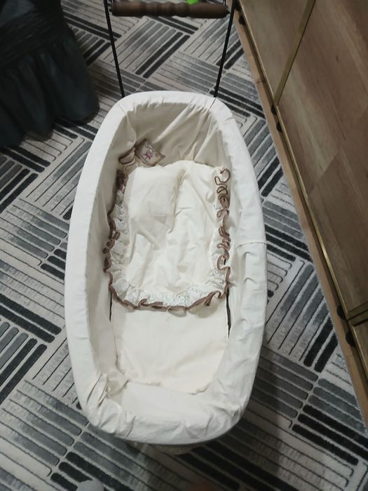 Vând cărucior vechi pentru papusi