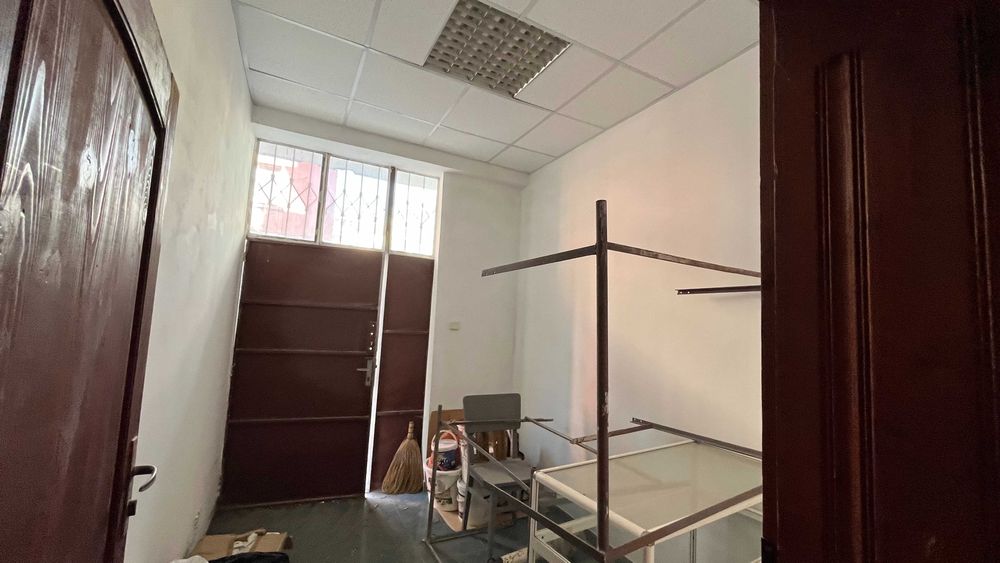 Дава се под наем Офис в Бургас, Център - 35 кв.м за 300 € - Снимка #2
