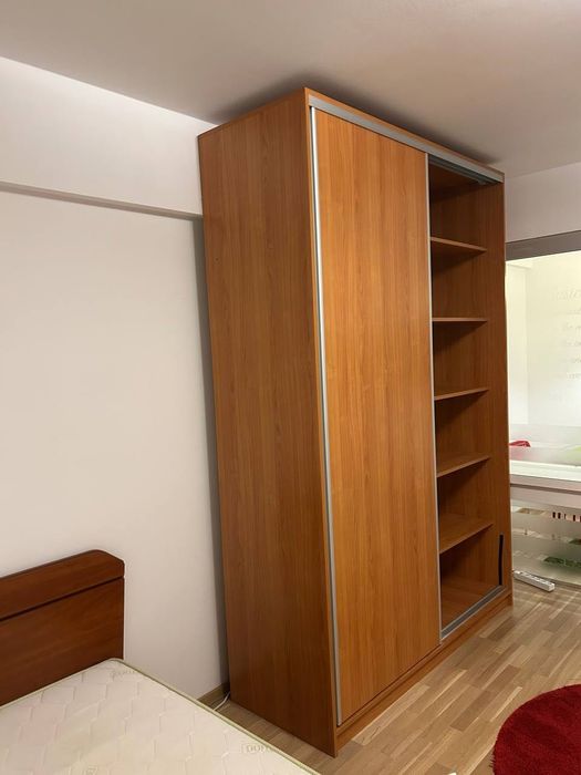Dulap cu uși glisante din lemn 170x250x60 cm spațios, stare excelentă