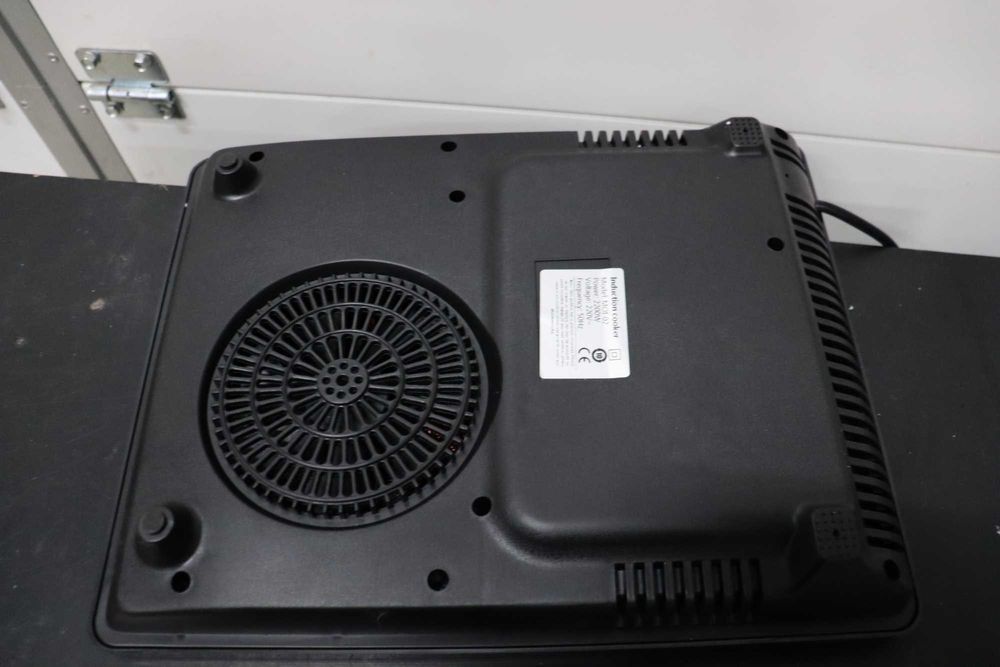 Индукционен котлон с множество настройки и функции, 2200W