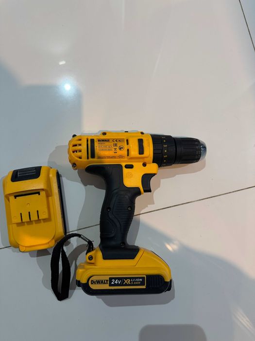 Винтоверт DeWalt DCD771 с 2 батерии