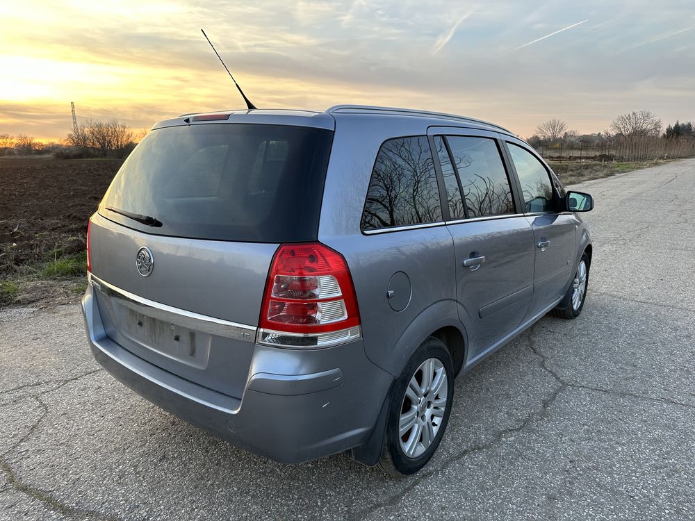 Opel Zafira 2010 на части