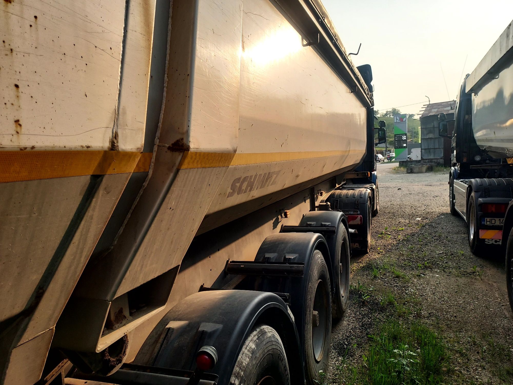 Vand Ansambu cap tractor cu remorca bena