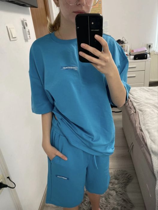 Tricou + pantaloni Essentials