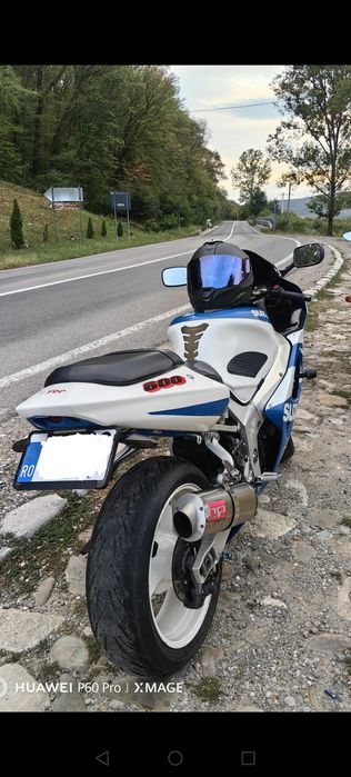 Vând motocicleta Suzuki Gsxr 600