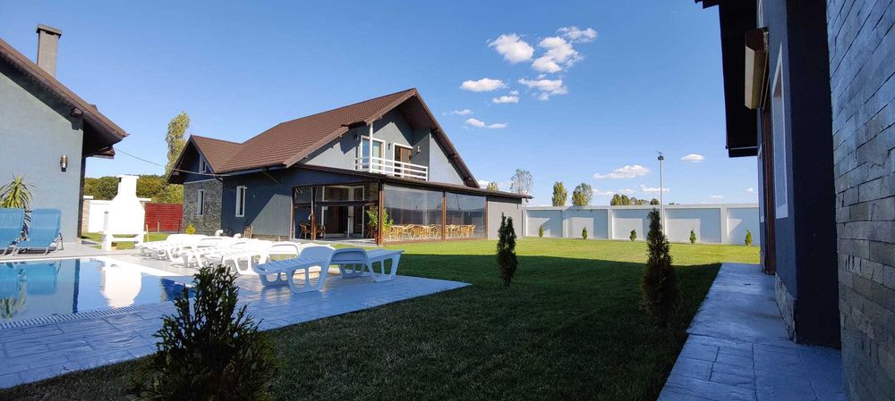 2 Vile de lux cu Pișcină /Jacuzzi/Saune/Fotovoltaice - Curte spațioasă