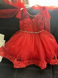 Уникална рокля детска в червено