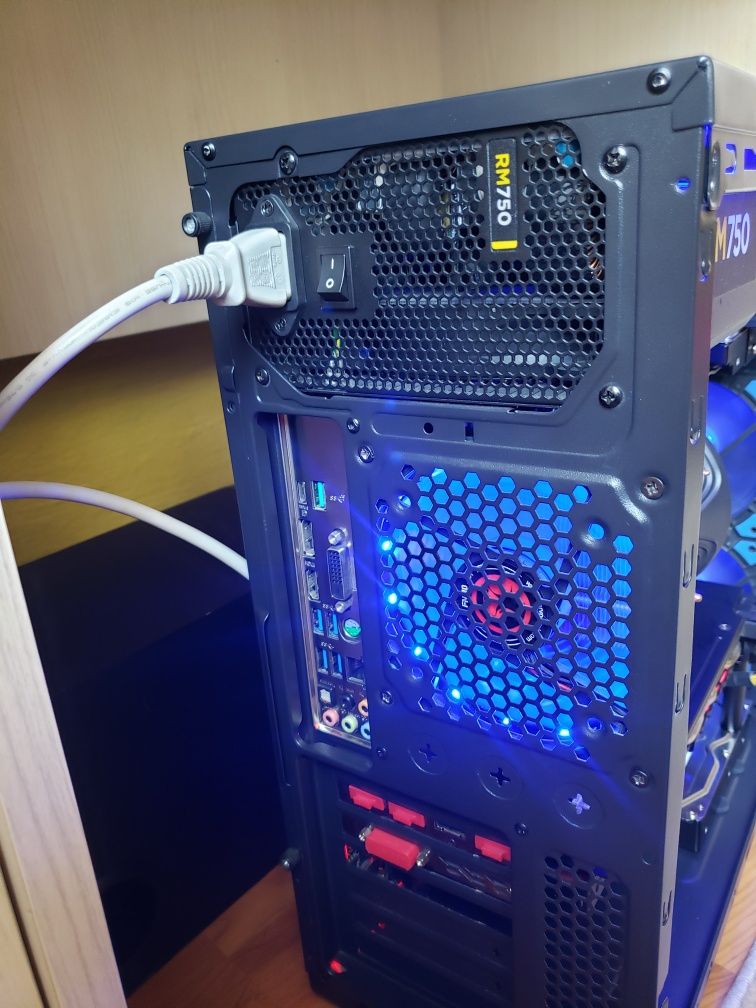 Pc/ Calculator Gaming– i7 6700k,GTX 1070 8GB, 3TB, Sursă gold 750w