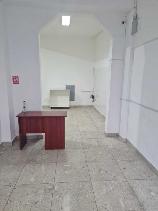 ÎNCHIRIEZ 2 spații comerciale!