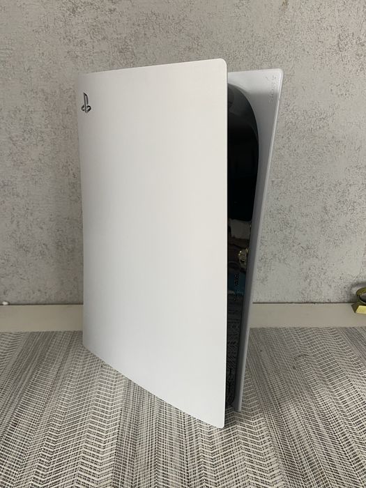 Конзола PS5 Disc Edition + Игра