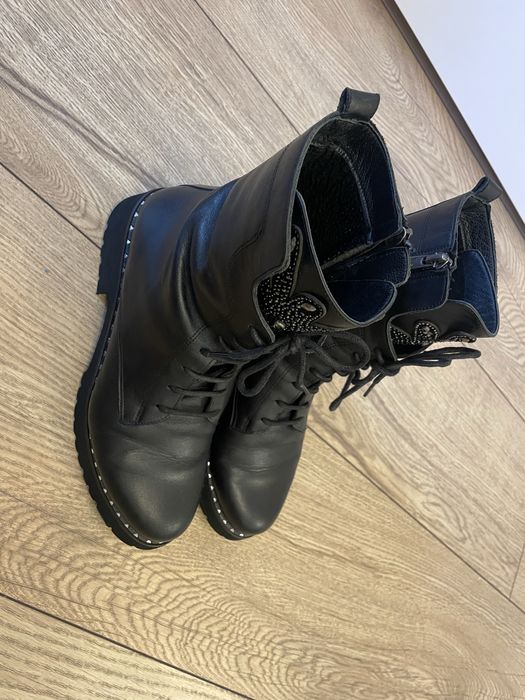 Черни боти естествена кожа Sara Pen