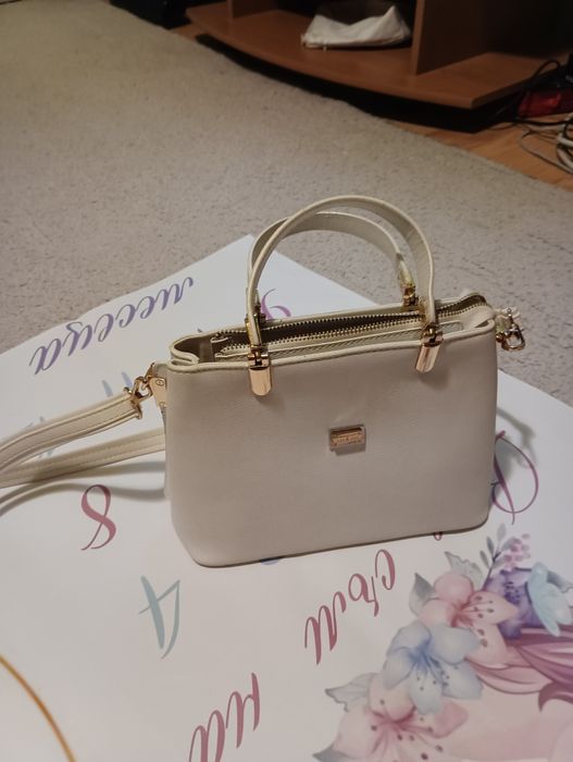 Елегантна бяла дамска чанта за през рамо