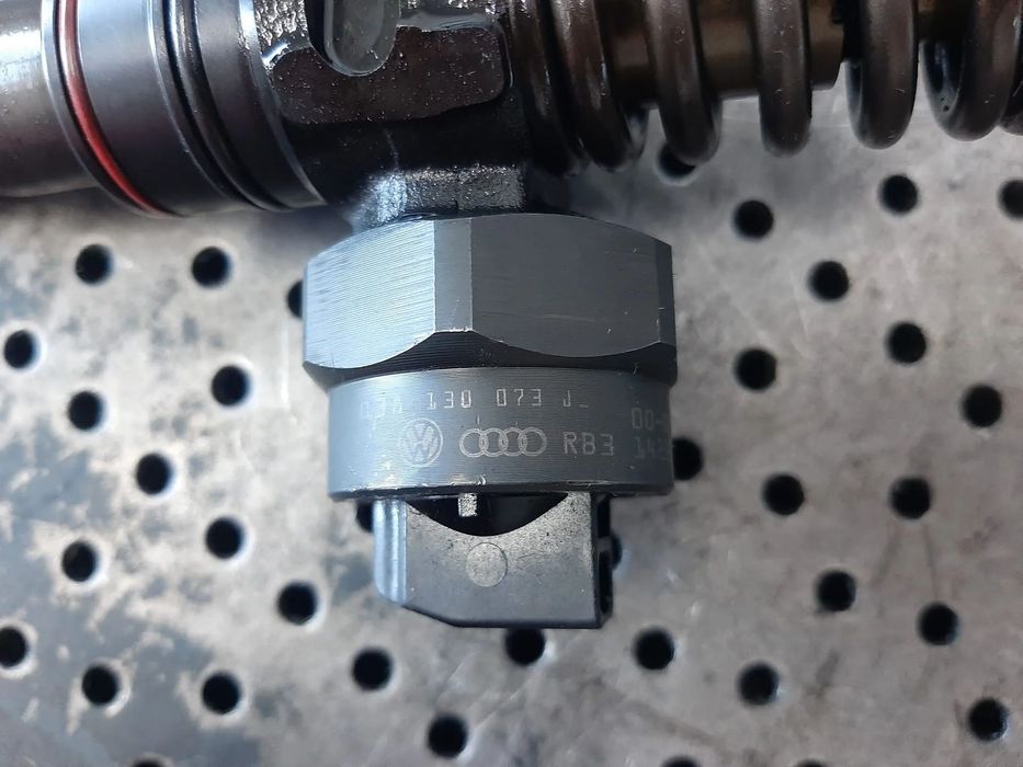 injector 1.9 tdi vw golf 4 bora passat b5 audi a3 8p 038130073j