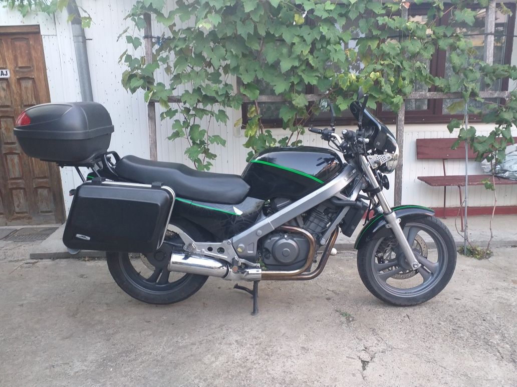 Motocicleta HONDA NTV 650