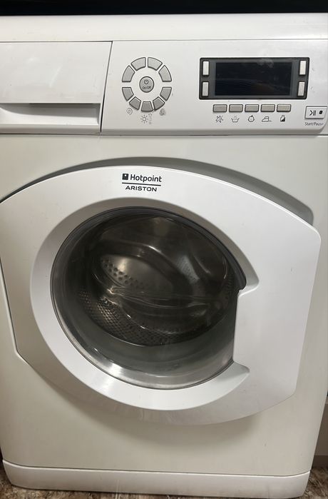 Продам стиральную машинку Hotpoint ARMXXD 129