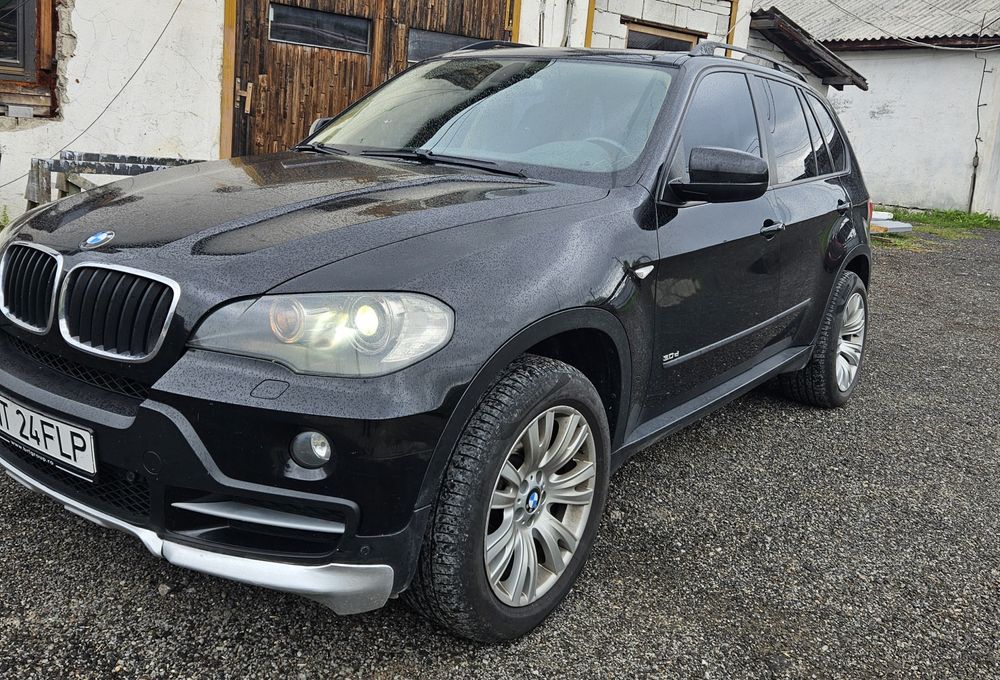 Vând BMW X5
3.0 diesel ,245 cp,x drive.
Masina este întreținută coresp