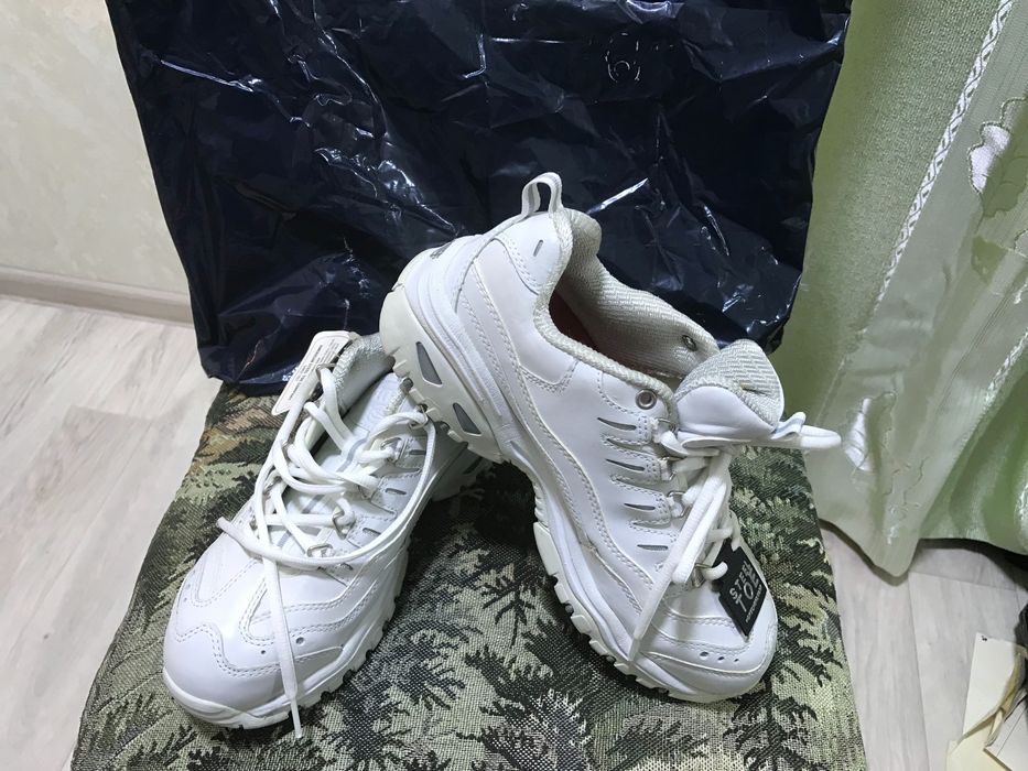 Белые кроссовки унисекс с укрепленным носком Skechers 8