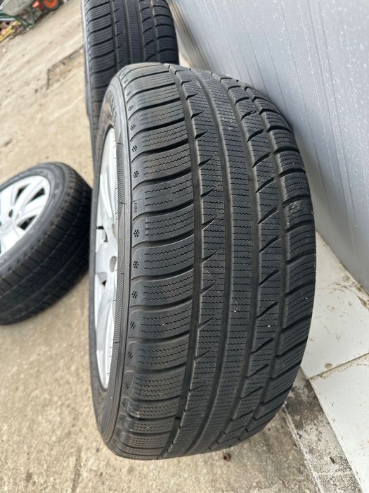 Продавам комплект джанти със зимни гуми 225/55R16 99H – като нови!