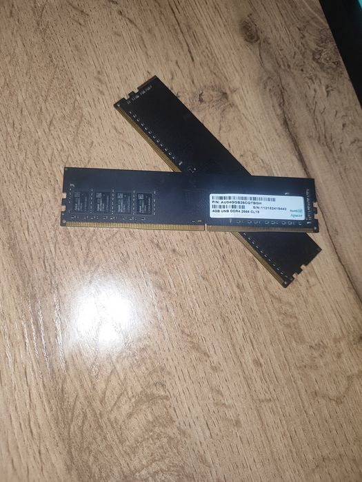 Продам память DDR4,по 4 гига