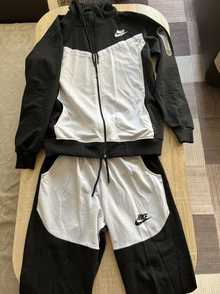 Чисто нов Екип на Nike