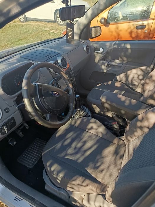 Vând Ford fusion