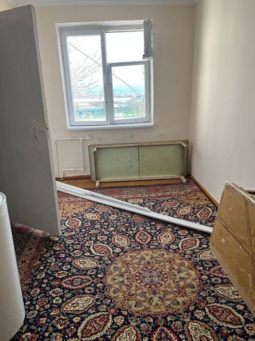 Срочно продается 2 ком квартира в 9 мкр 4 этаж