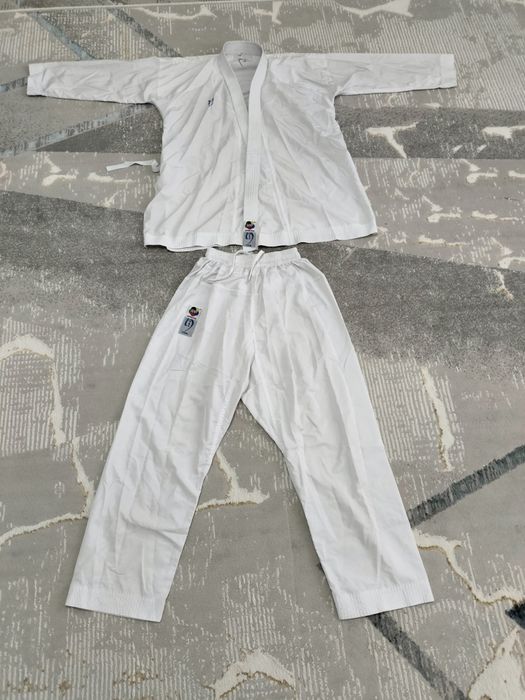 Продам кимоно для каратэ бу, Размер 175 см, 
Размер: 175 см.
Состоя