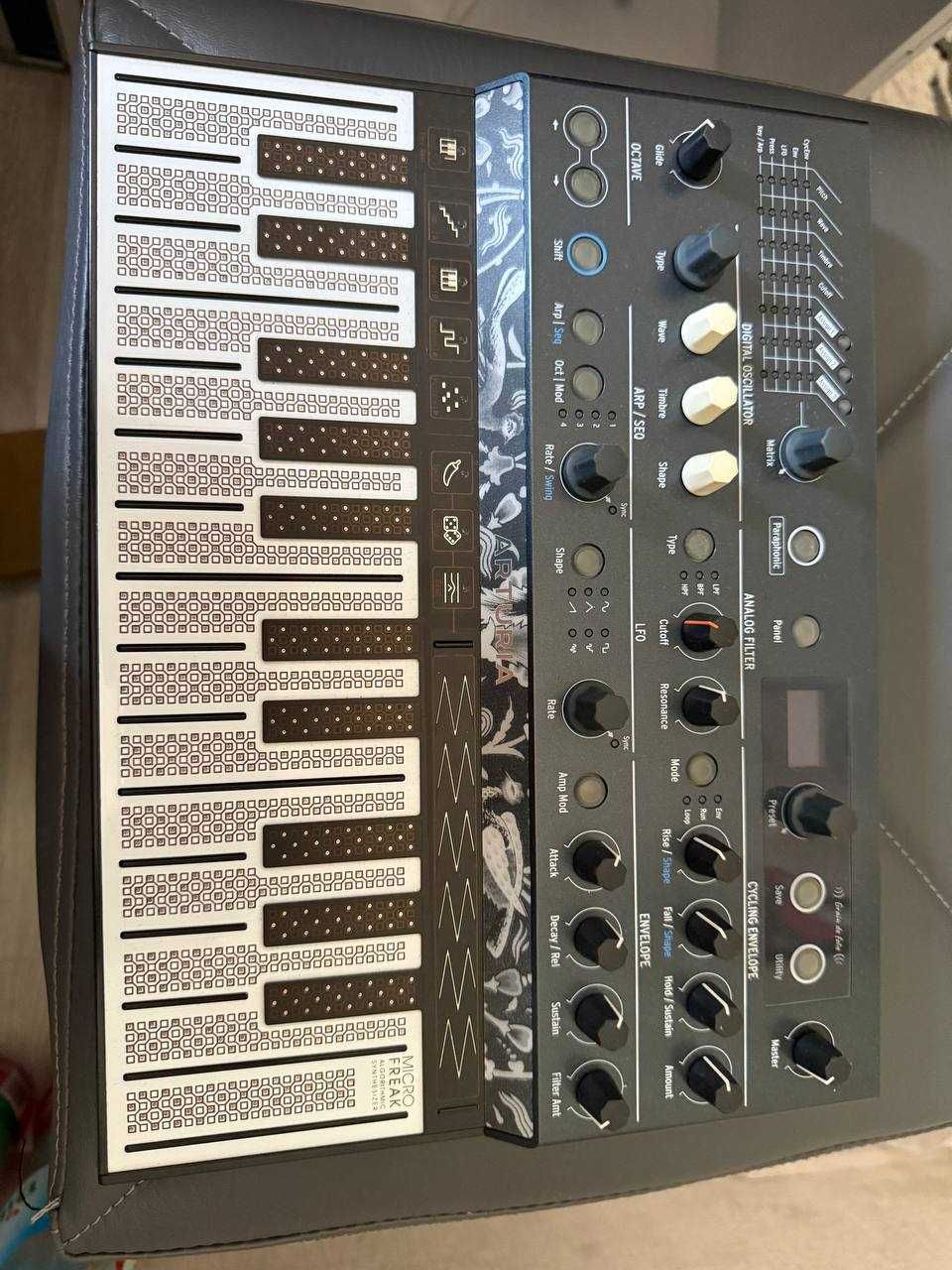 Синтезатор arturia microfreak