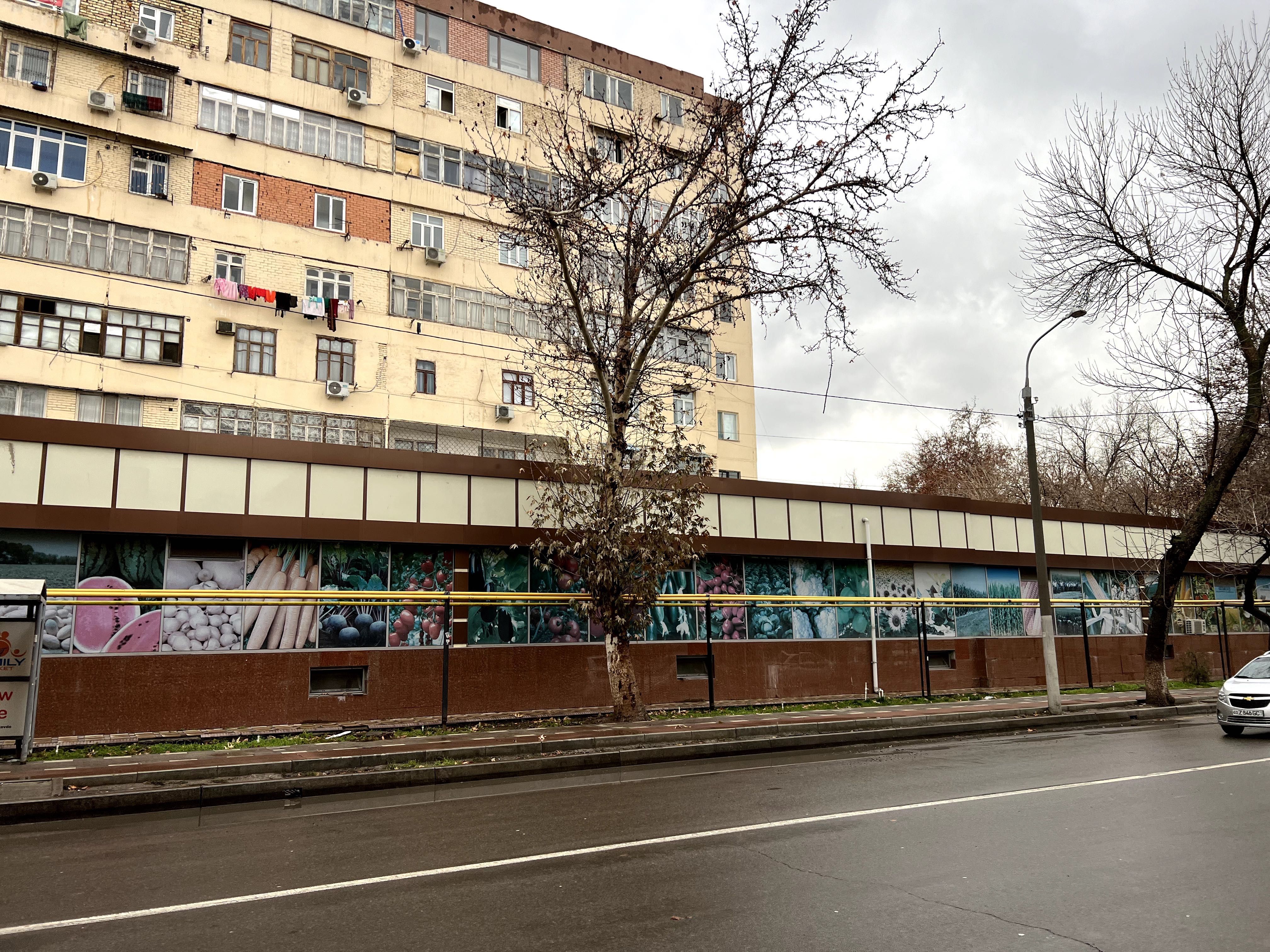 Yangihayot Tashkent İndex yanıda, 2.000 m2 magazin ofis sklad satuvda