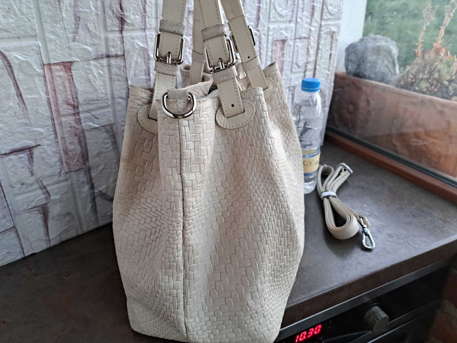 дамска чанта,бежова велурена торба-естествена кожа и велур