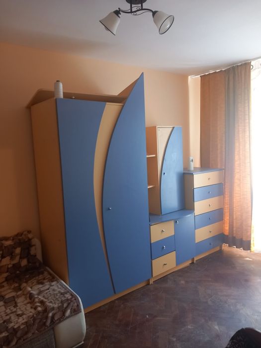 Închiriez apartament