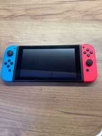 Nintendo switch синьо и червено